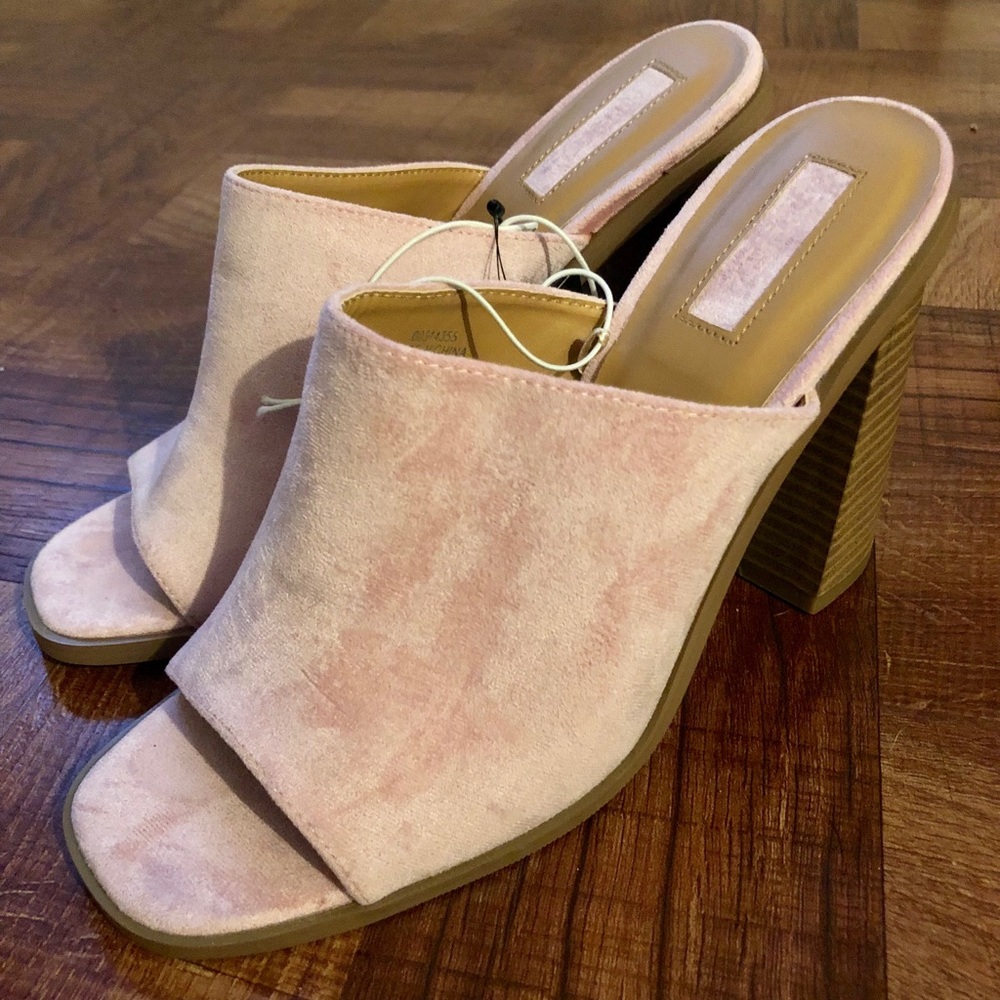 ✨SOLD!!✨Peep toe heels